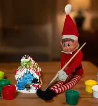 Rampenissejenta maler et kjempefint jule-hus!