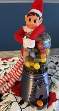 Rampenissejenta og candy dispenser